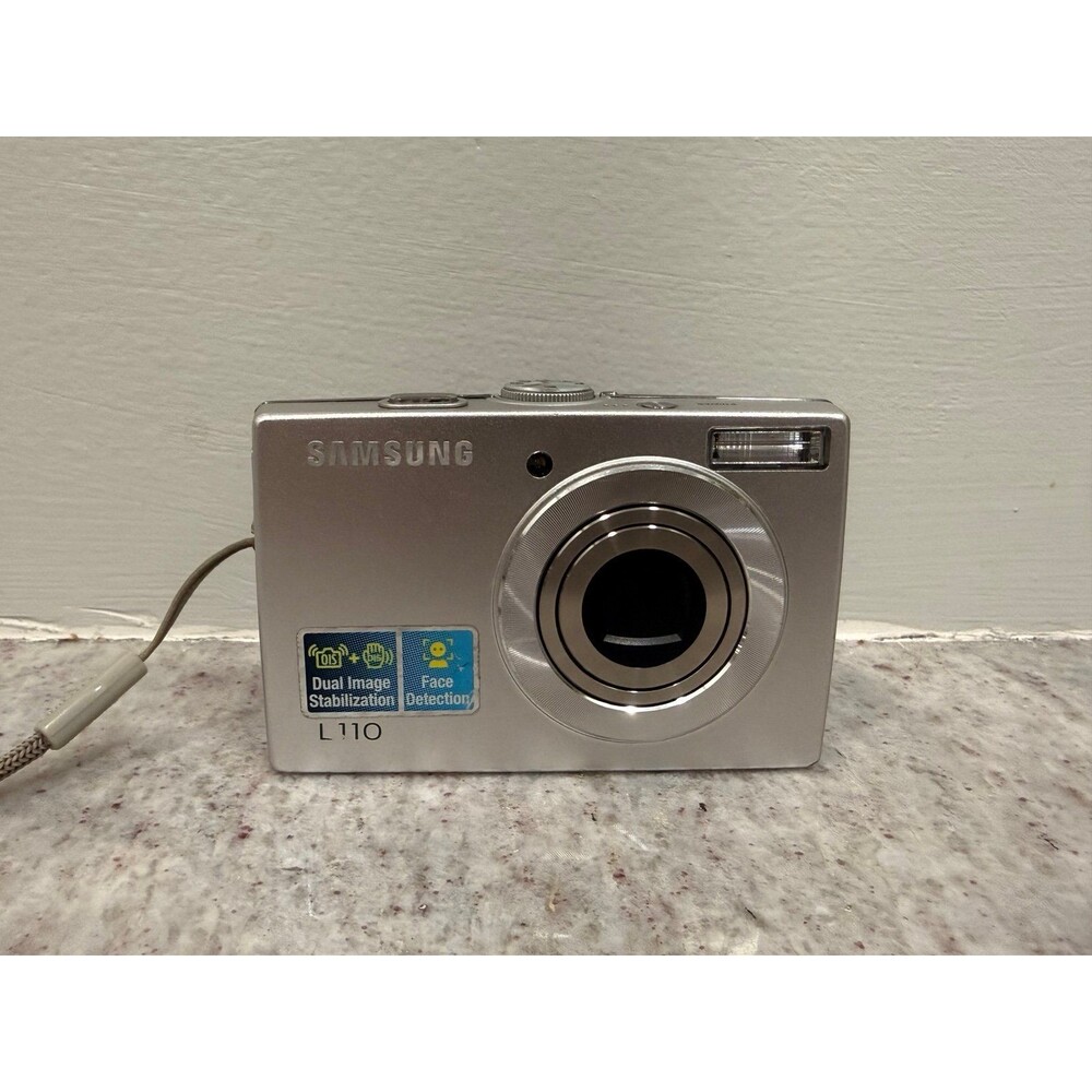 Samsung L110 Silver 8.2MP Digital Camera - Vintage Y2K Digicam w/ Battery